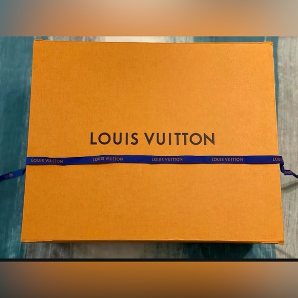 *SOLD* Louis Vuitton - Montaigne MM Monogram Handbag - Picture 2 of 12